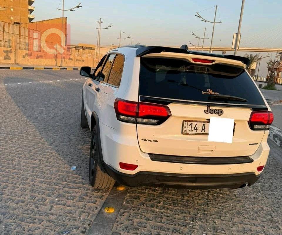 جیپ گراند شیرۆکی